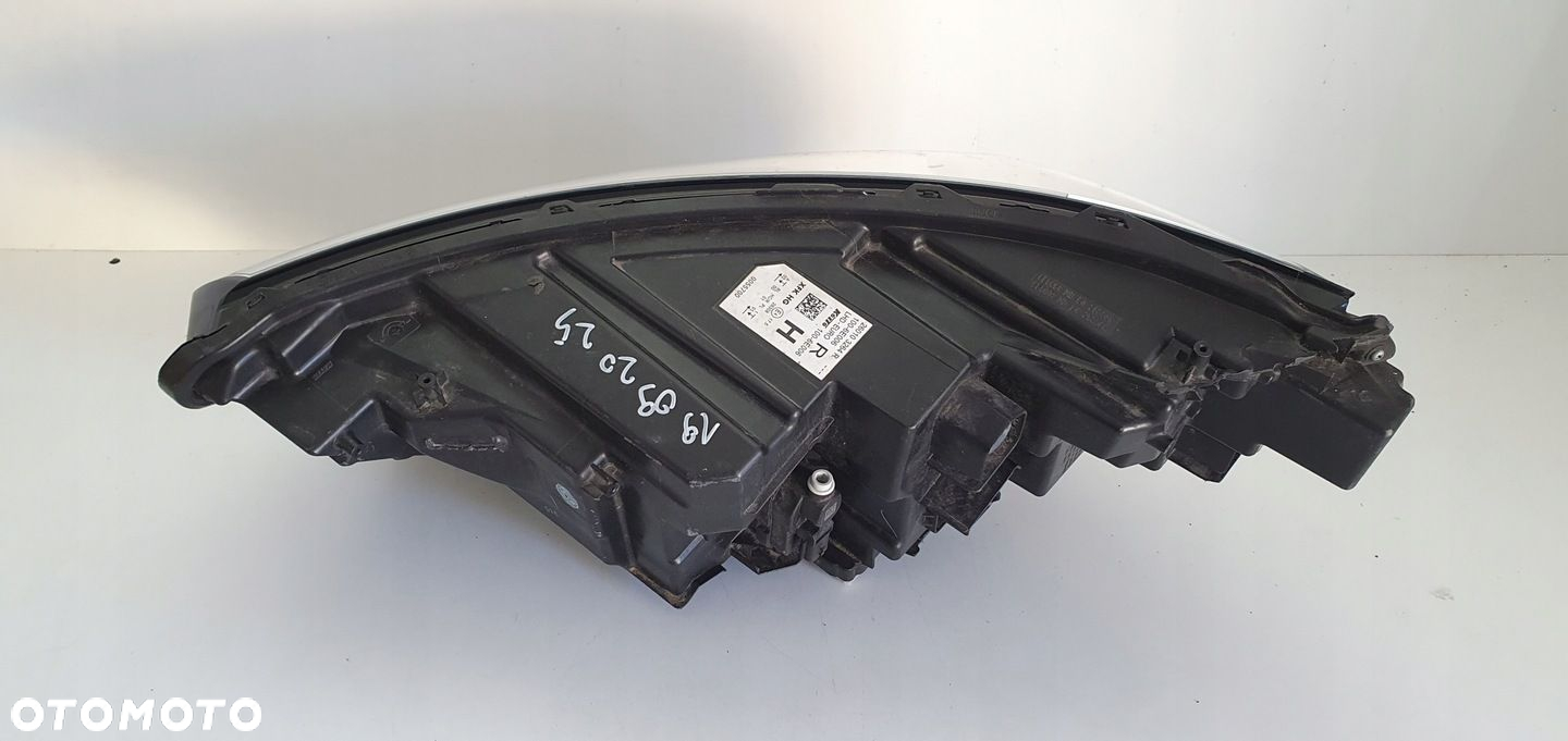 RENAULT KANGOO III LAMPA PRAWA PRZÓD FULL LED 260103264R - 2