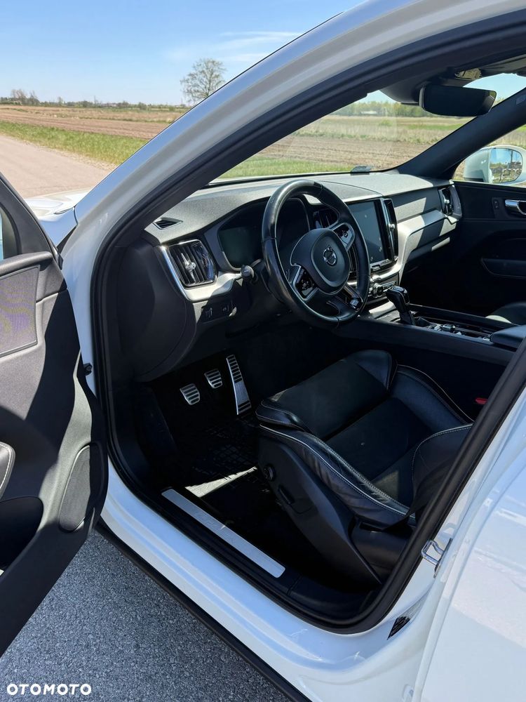 Volvo XC 60 D4 R-Design - 24