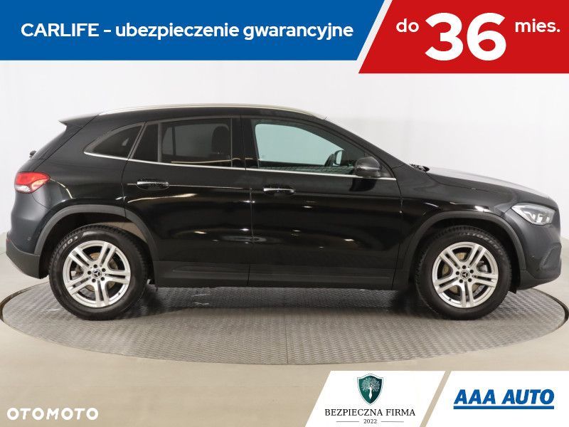 Mercedes-Benz GLA - 8