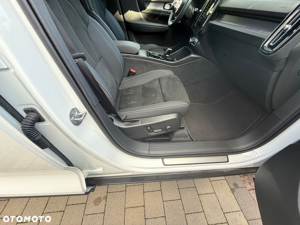 Volvo XC 40 B3 Plus Dark - 30