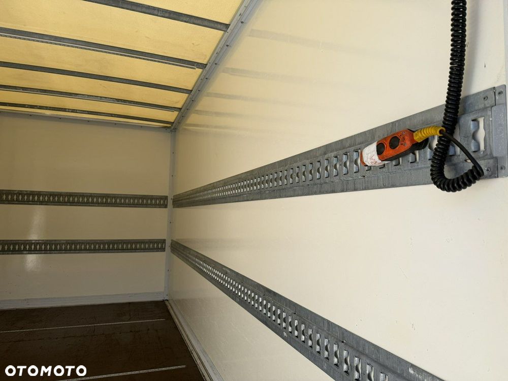 Mercedes-Benz Sprinter - 19