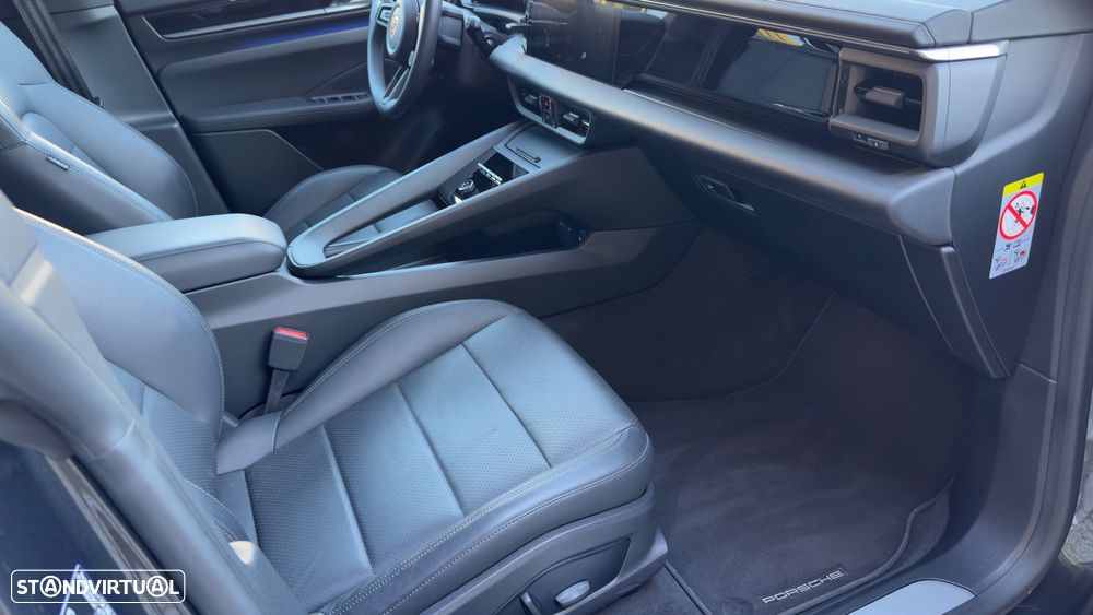 Porsche Macan Electric 4 - 21