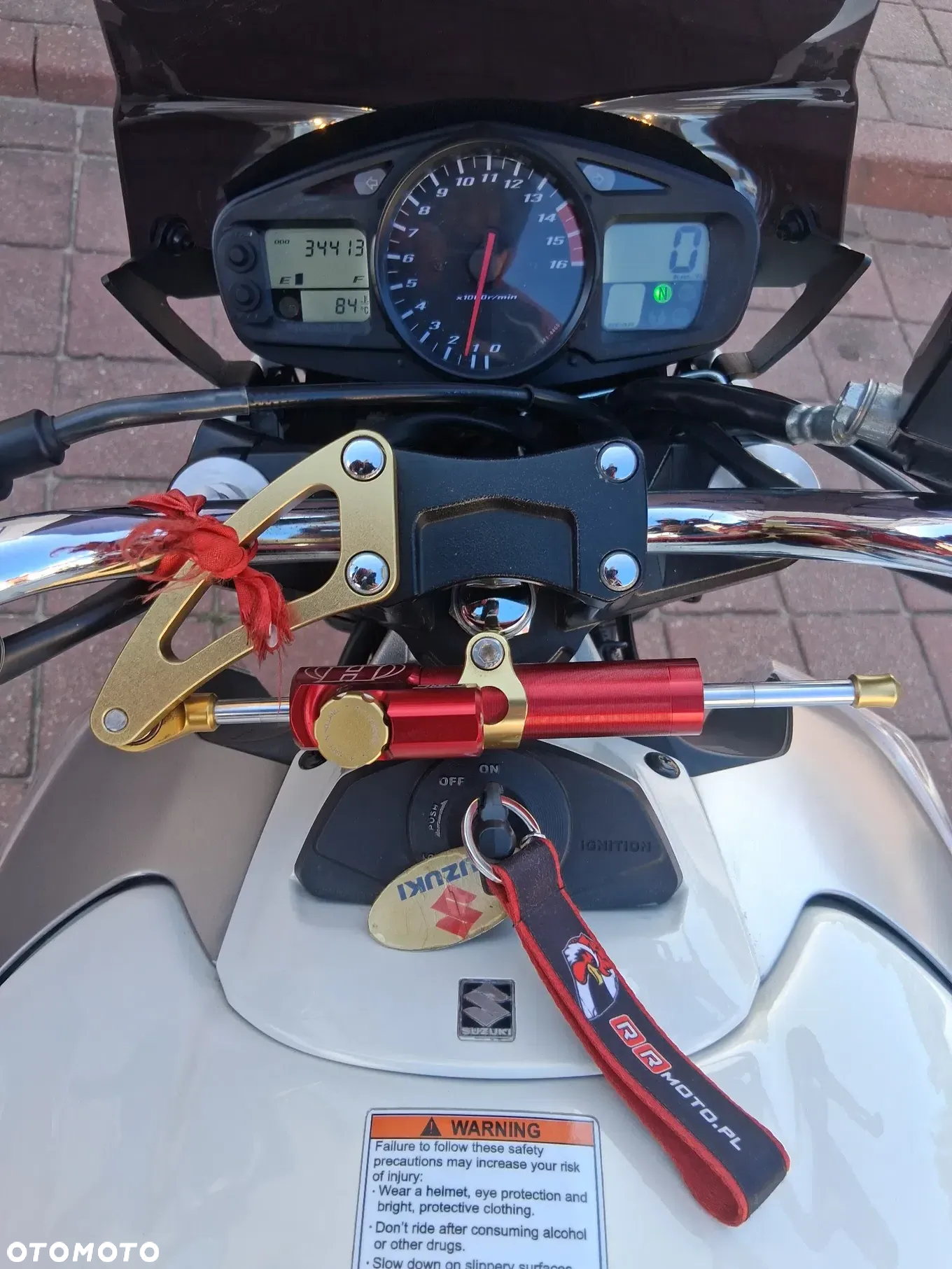 Suzuki GSR - 13