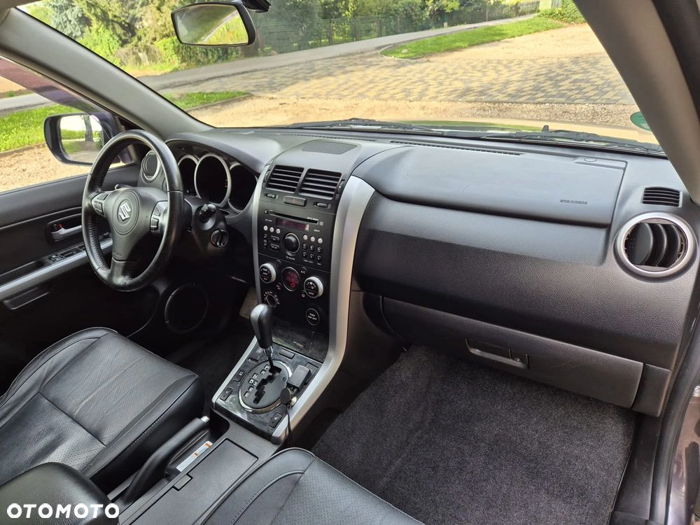 Suzuki Grand Vitara 2.4 De Luxe - 31