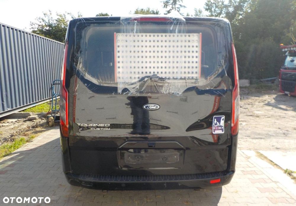 Ford Tourneo Custom - 16