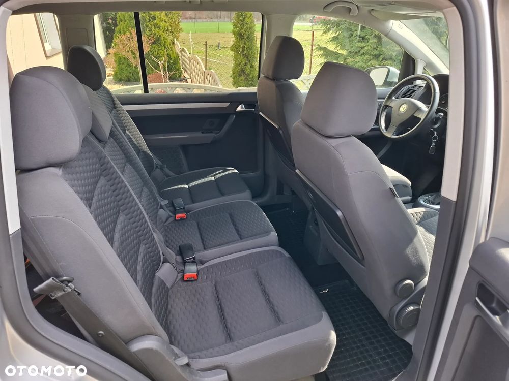Volkswagen Touran - 4