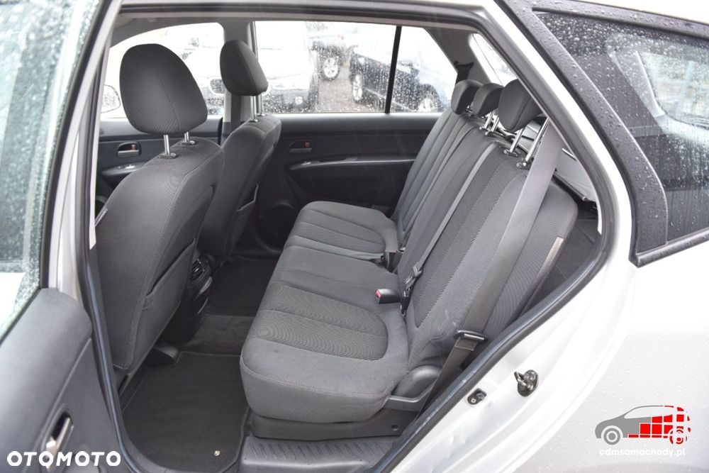 Kia Carens - 14