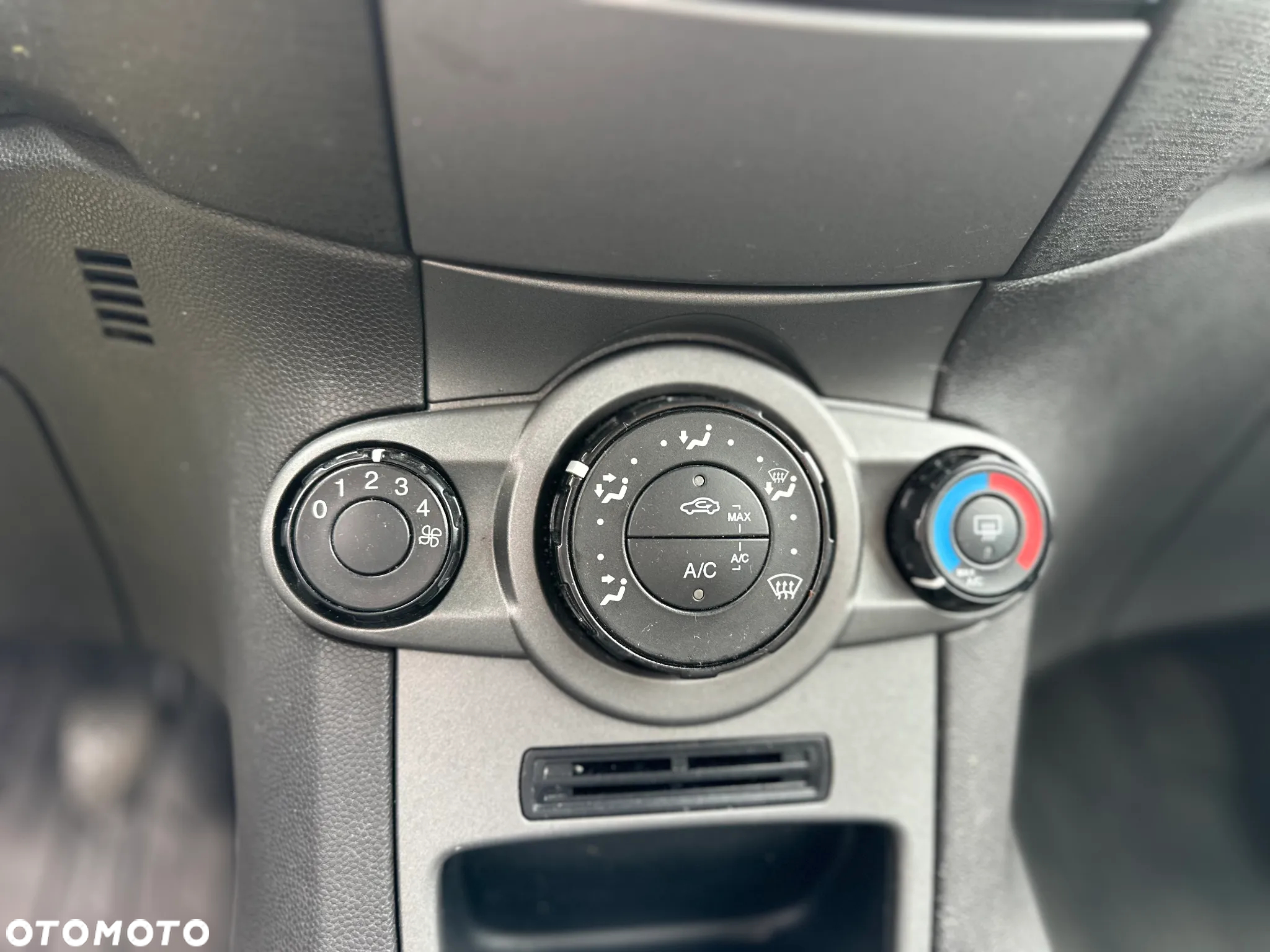 Ford FIESTA VAN - 7