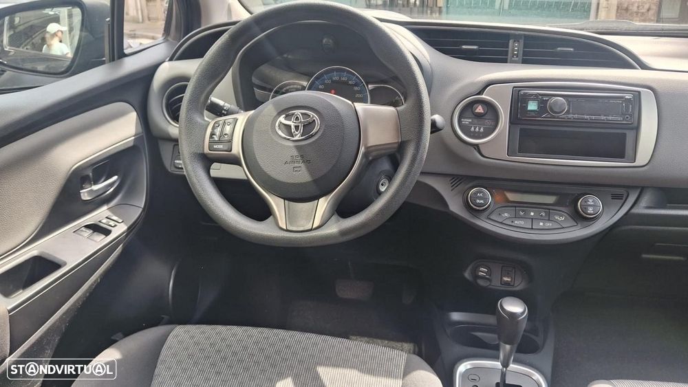 Toyota Yaris 1.5 HSD Sport+P.Luxury - 4