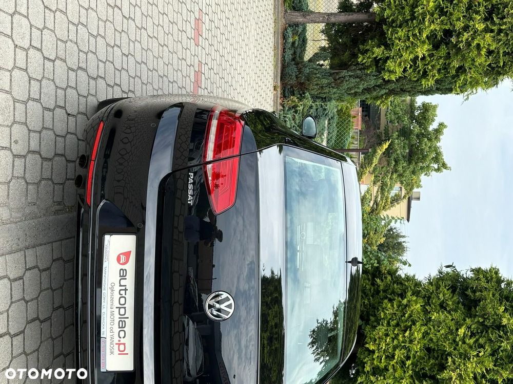 Volkswagen Passat - 11