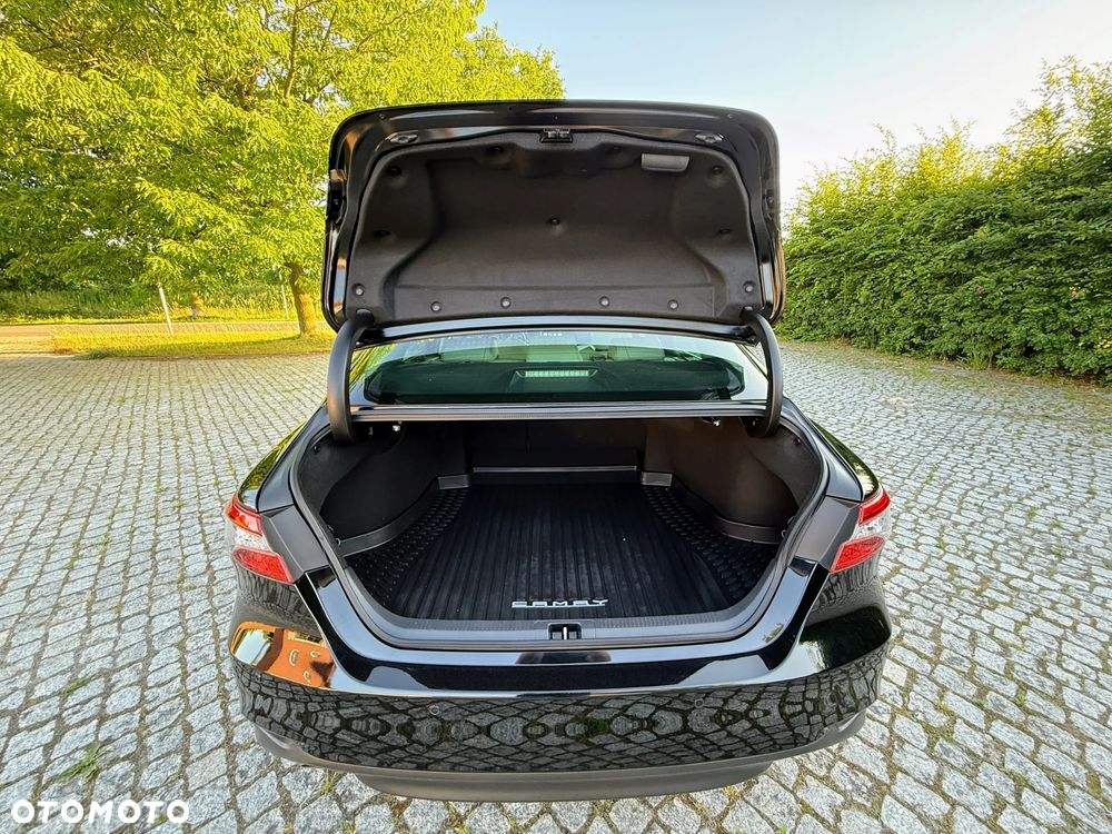 Toyota Camry 2.5 Hybrid Executive CVT - 10