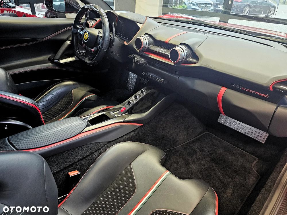 Ferrari 812 Superfast - 23
