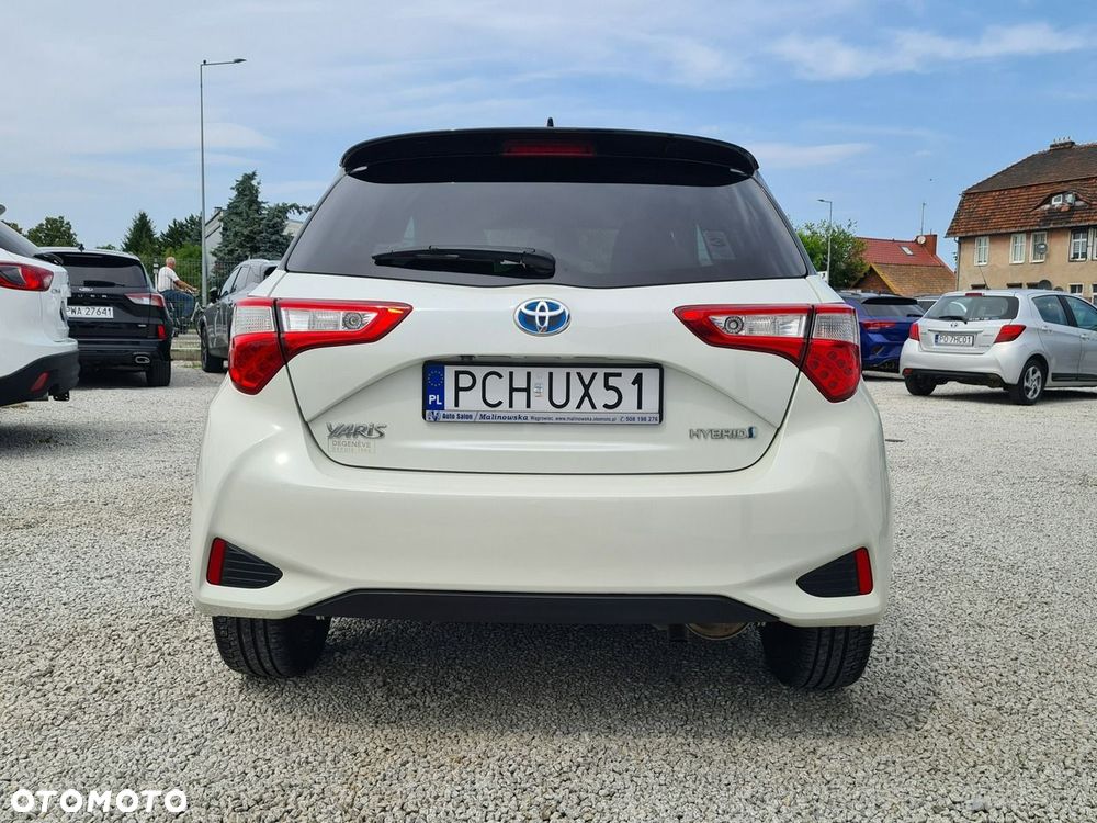 Toyota Yaris Hybrid 100 Premium - 7