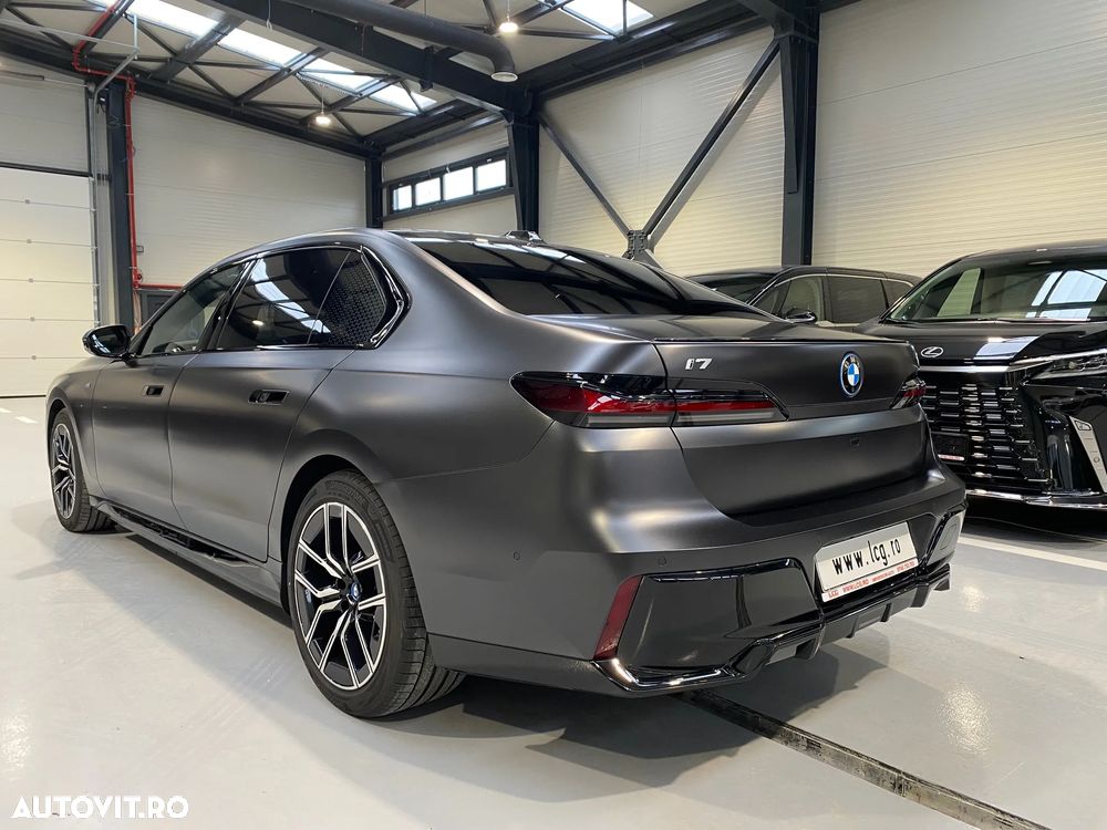 BMW i7 - 5