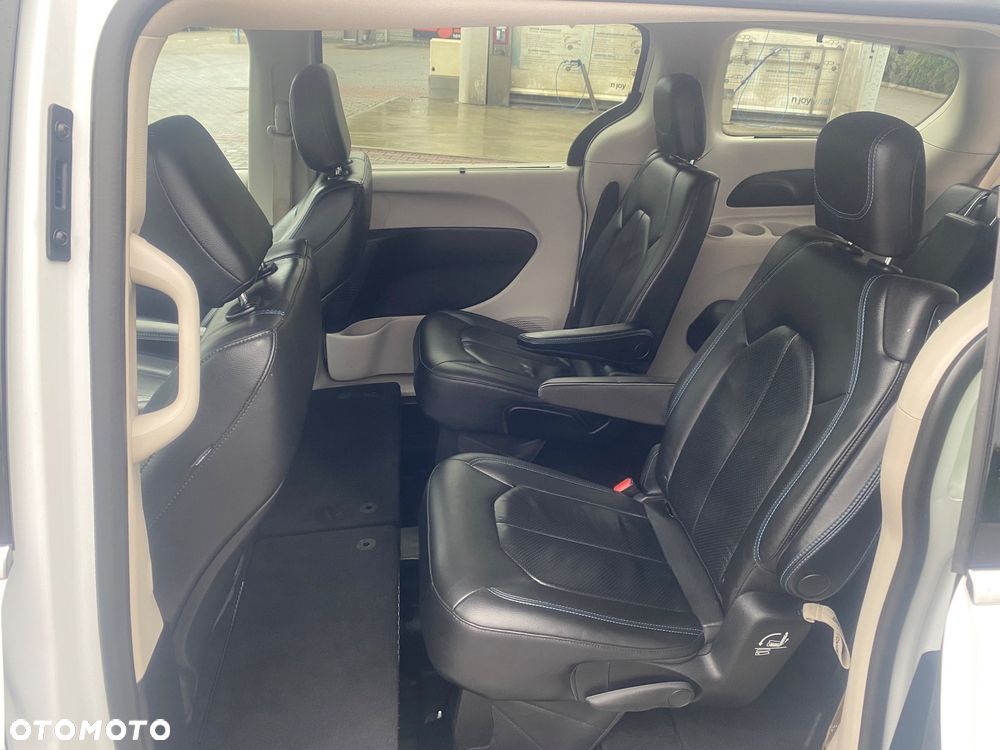 Chrysler Pacifica - 7