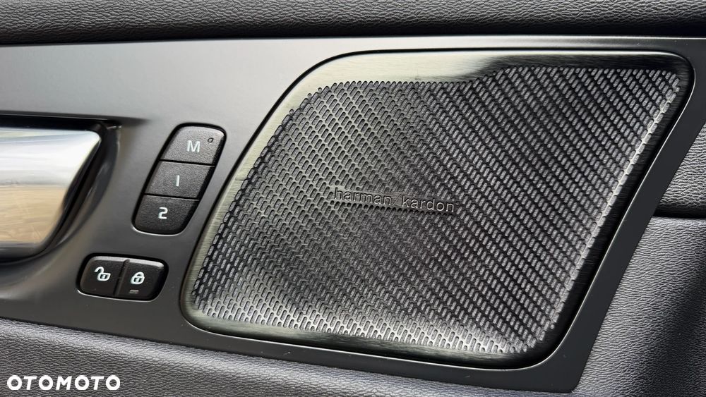 Volvo XC 60 B4 D Ultimate Dark - 33