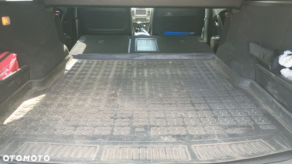 Toyota Avensis 1.8 Sol plus NAVI - 12