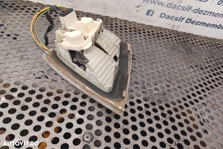 Lampa stop dreapta pe capota portbagaj BMW Seria 3 E90 [2004 - 2010] - 1