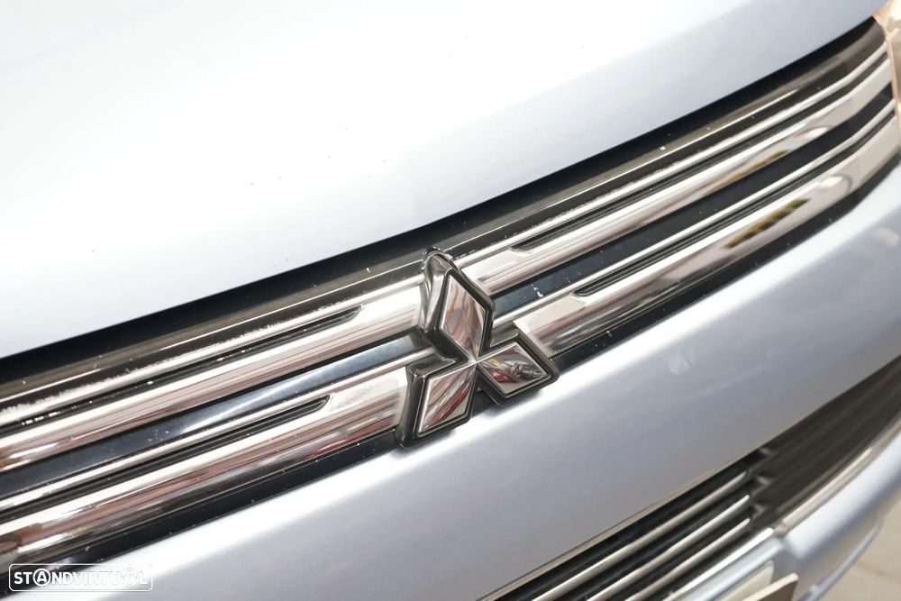 Mitsubishi Outlander 2.0 4WD - 8