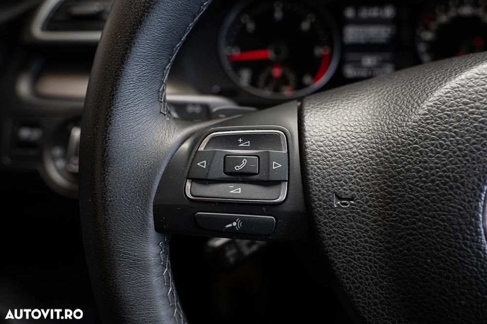 Volkswagen Passat 2.0 TDI DSG Comfortline - 25