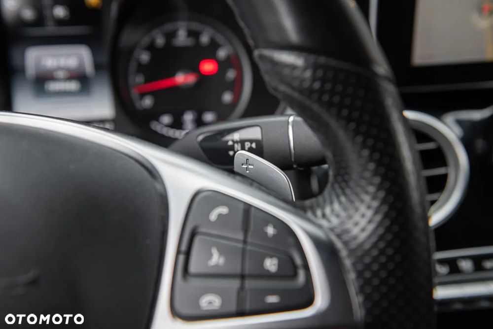 Mercedes-Benz Klasa C 400 4-Matic 9G-TRONIC - 22