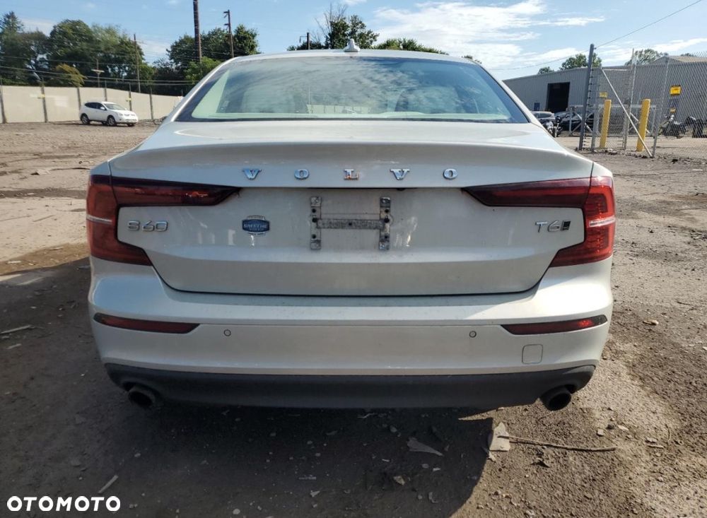 Volvo S60 T6 AWD Momentum Pro - 4