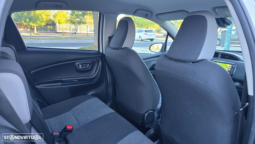 Toyota Yaris 1.5 HSD 20 Anos - 56