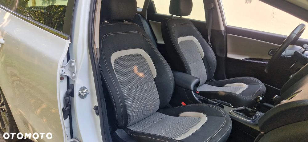 Kia Ceed 1.6 CRDi 136 DCT ISG Platinum Edition - 11