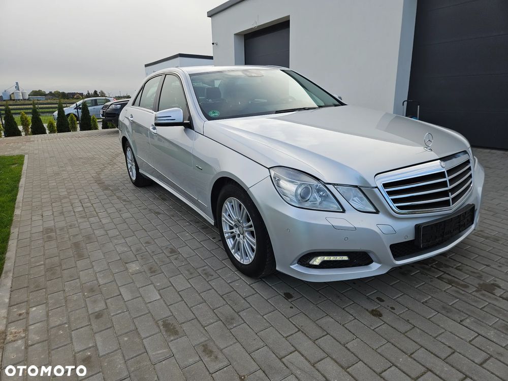 Mercedes-Benz Klasa E 220 CDI BlueEff Avantgarde - 1