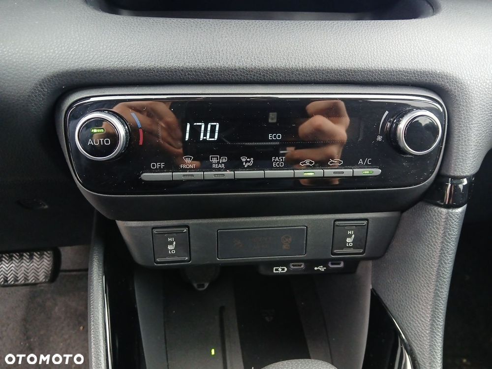 Toyota Yaris Hybrid 1.5 Style - 34