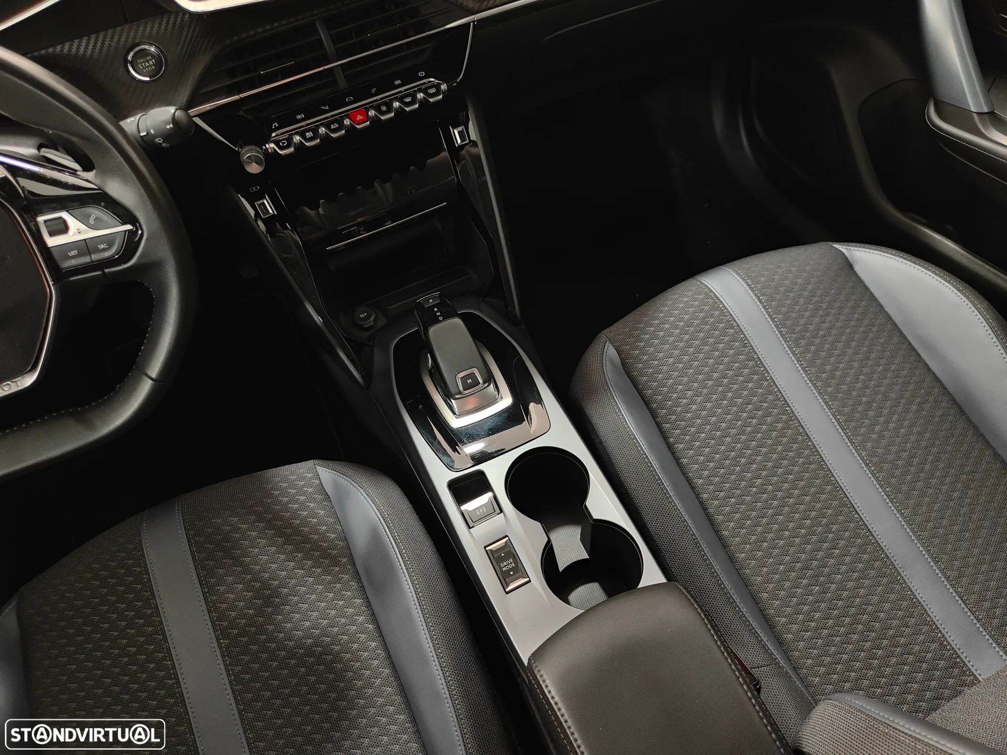 Peugeot 2008 1.2 PureTech Allure EAT8 - 48