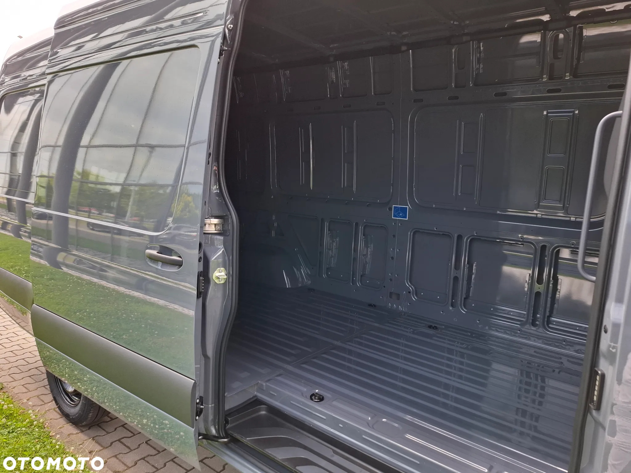 Mercedes-Benz Sprinter 317 CDI Furgon PRO długi 4325 mm L3H2 - 16