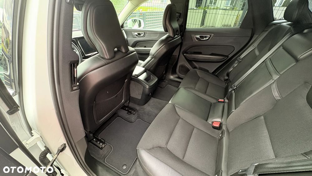 Volvo XC 60 T4 Momentum - 11