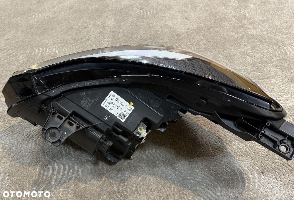 Renault Captur – lampa FULL LED Europa prawa przód 2021 - 2