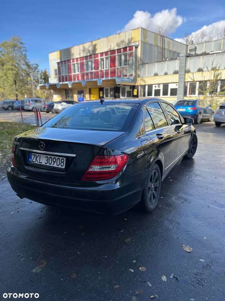 Mercedes-Benz Klasa C 200 CGI BlueEFFICIENCY Avantgarde - 5