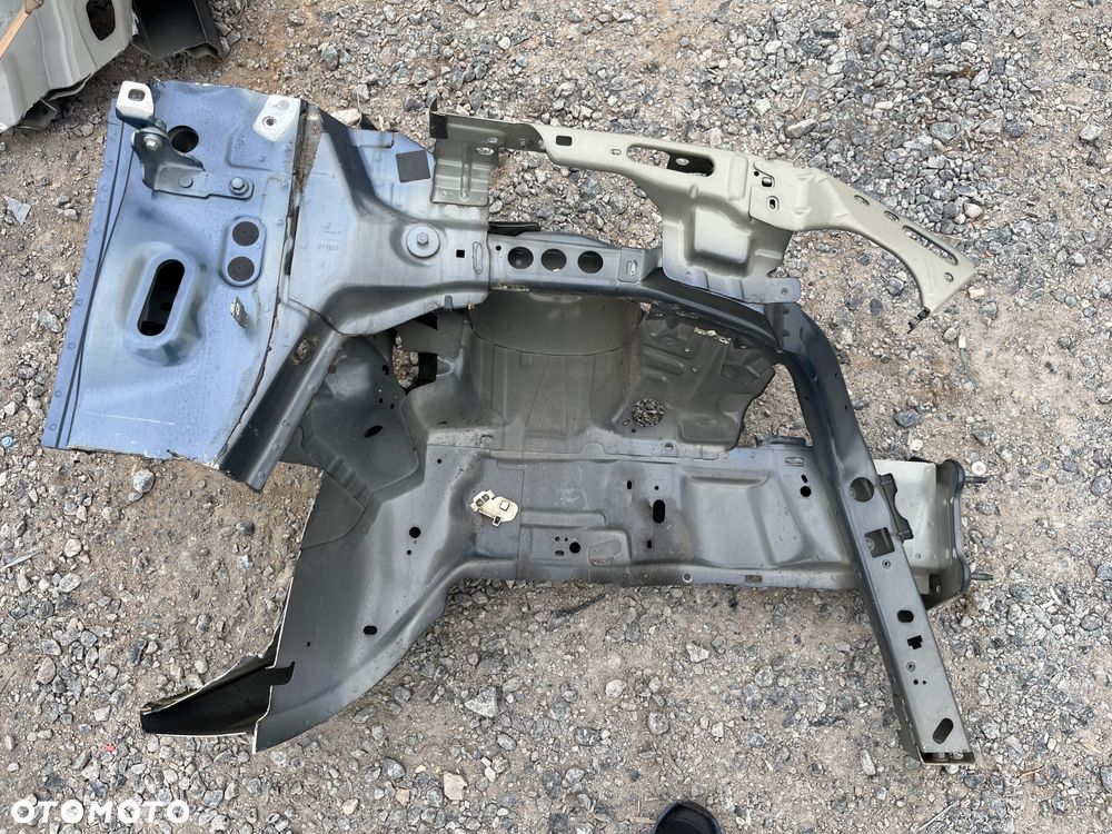 Ćwiartka prawa fartuch słupek próg Ford Kuga MK3 - 2