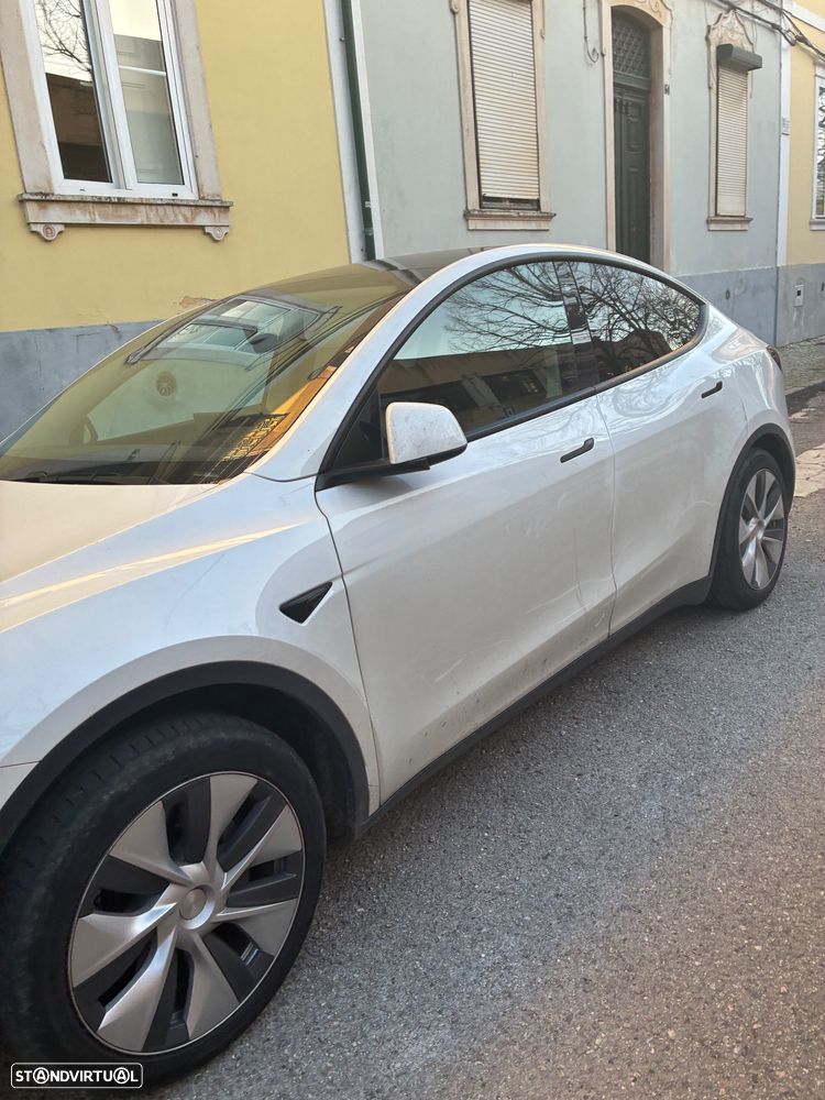 Tesla Model Y Standard RWD - 3