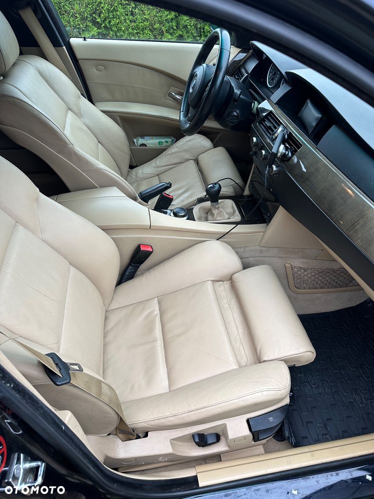 BMW Seria 5 525d - 15