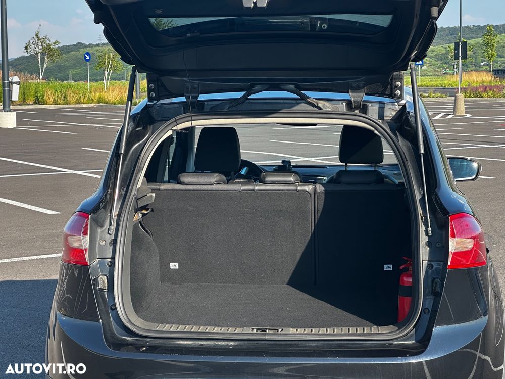 Ford Kuga 2.0 TDCi 2x4 Titanium - 4