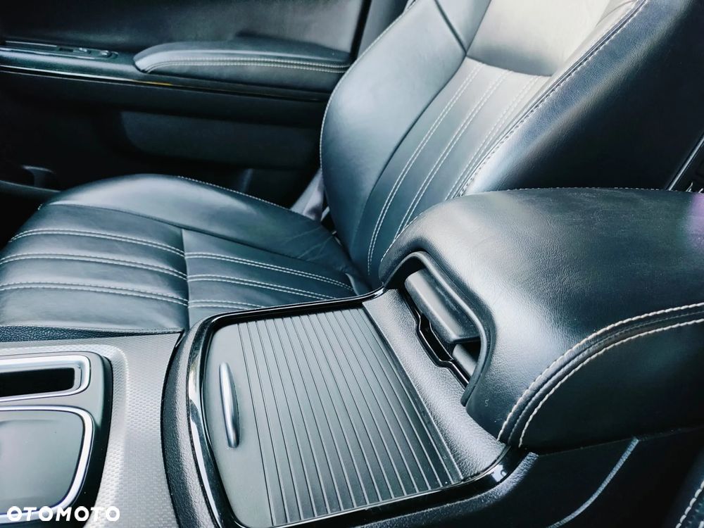 Chrysler 300s - 27