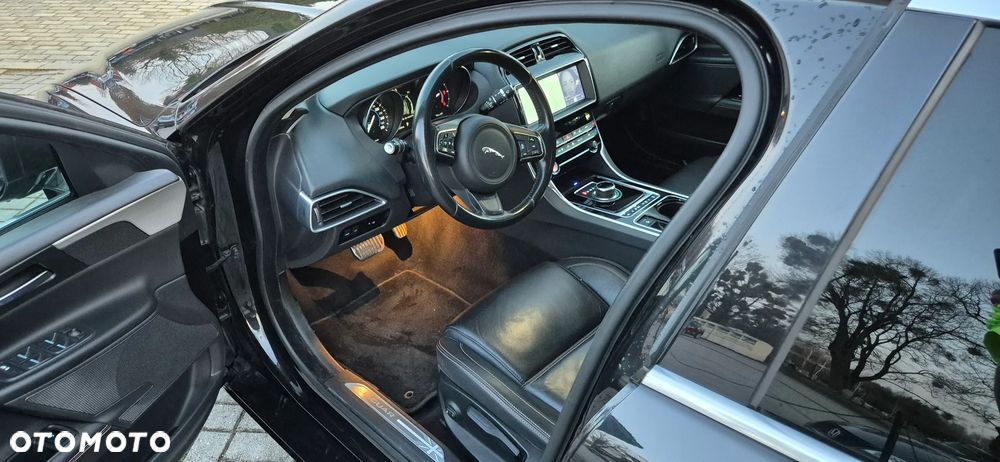 Jaguar XE 2.0 D Prestige - 21