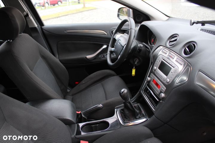 Ford Mondeo 2.0 Ambiente - 30