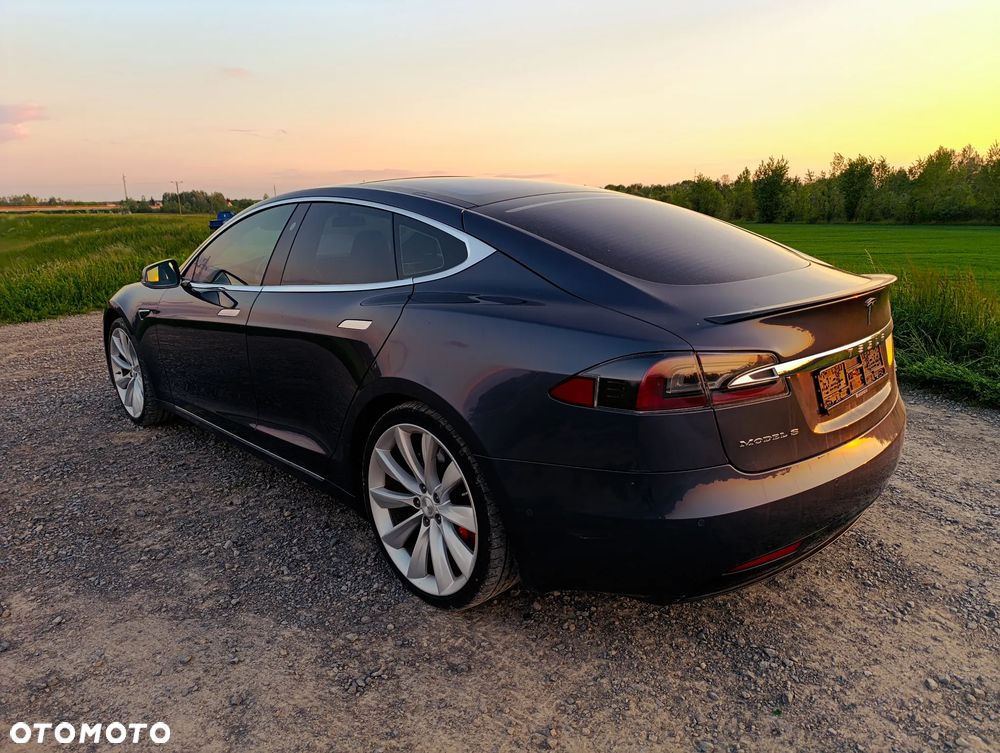 Tesla Model S - 15