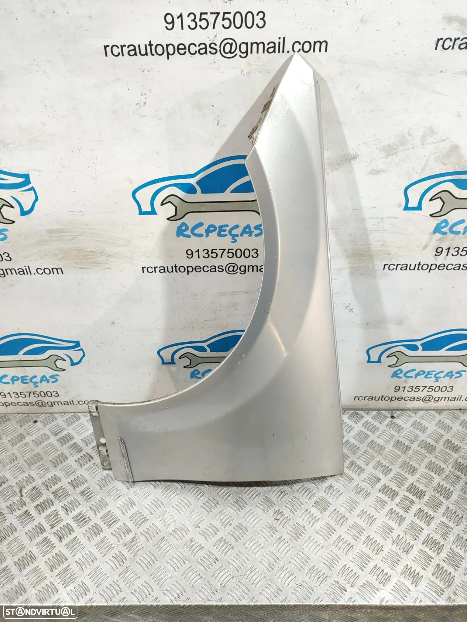 Guarda Lamas Frente Esquerdo Mercedes W204 Class C W204 - Original - A202881010 - 3