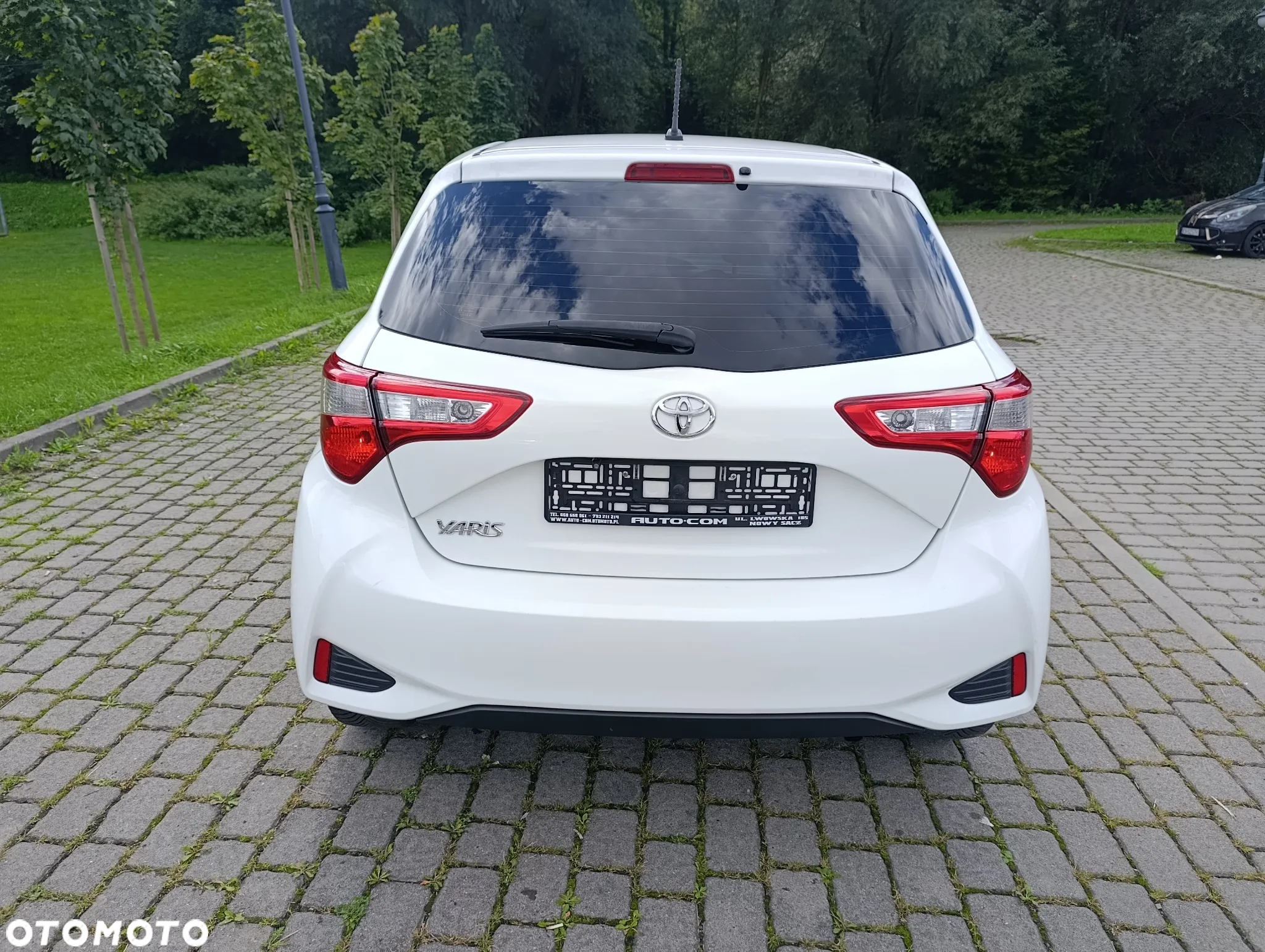 Toyota Yaris 1.0 Premium - 9