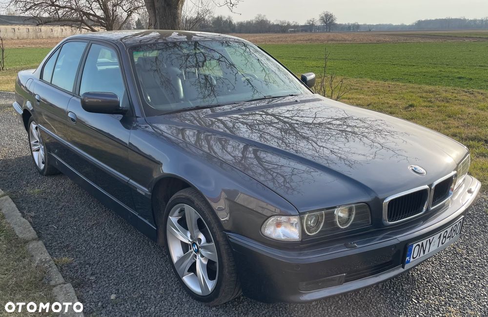 BMW Seria 7 740i - 1