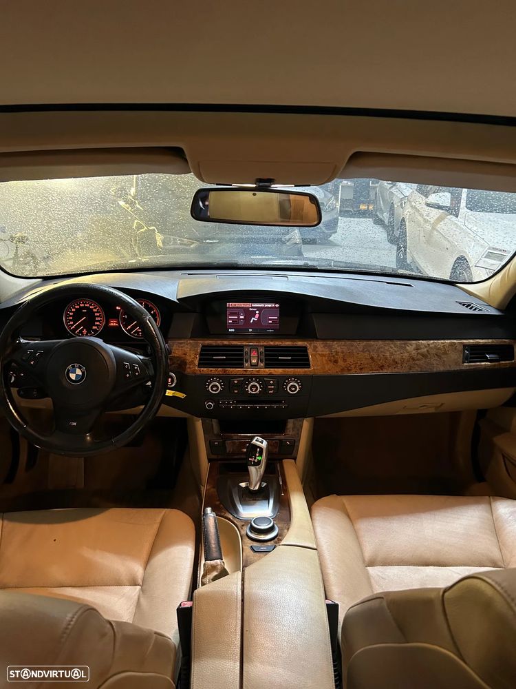 BMW 520 dA Executive - 14