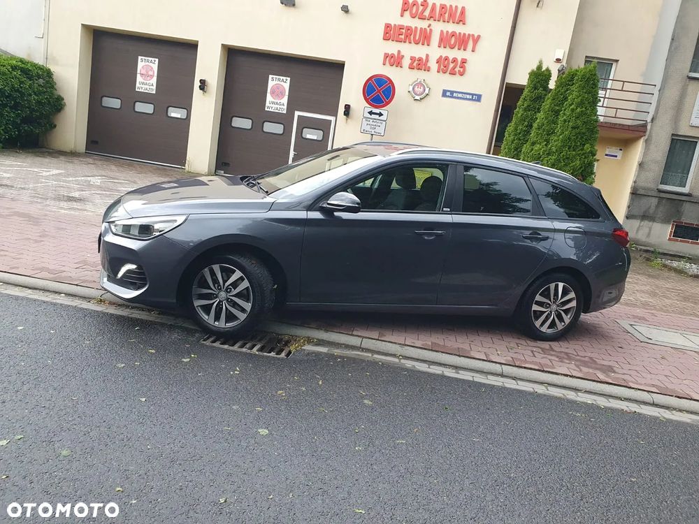 Hyundai i30 blue Kombi 1.4 YES Silver - 4