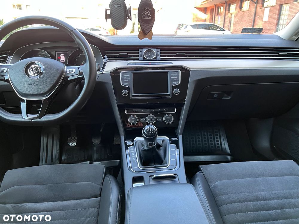 Volkswagen Passat 1.8 TSI BMT Highline - 38