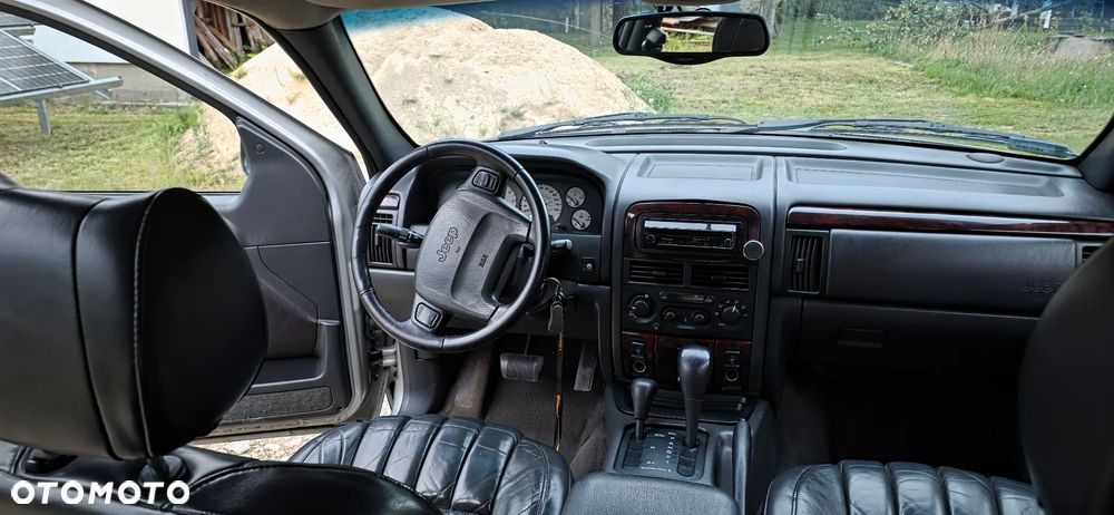 Jeep Grand Cherokee - 30